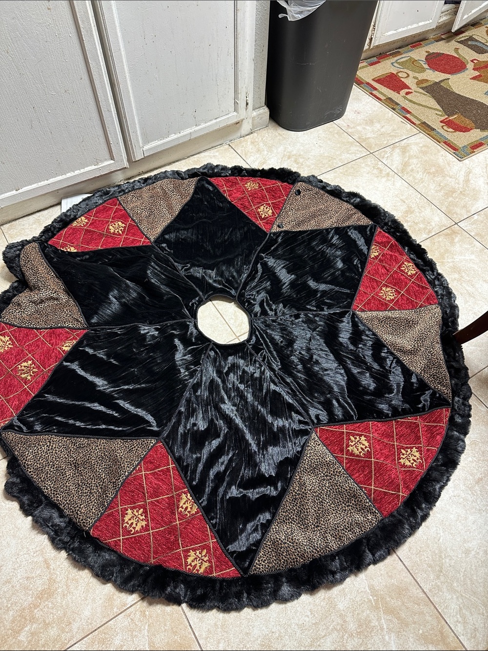 Villa Bacci Elegant Christmas Tree Skirt Faux Fur Trimmed Leopard Print Brocade